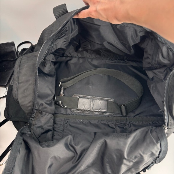 TUMI Black Expandable Boston Ballistic 22" Carry On Duffle Bag - Picture 6 of 8